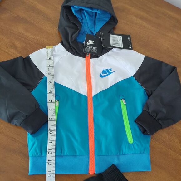 NIKE
BOYS' 2-PIECE JACKET SHORTS SET OUTFIT - Picture 2 of 9